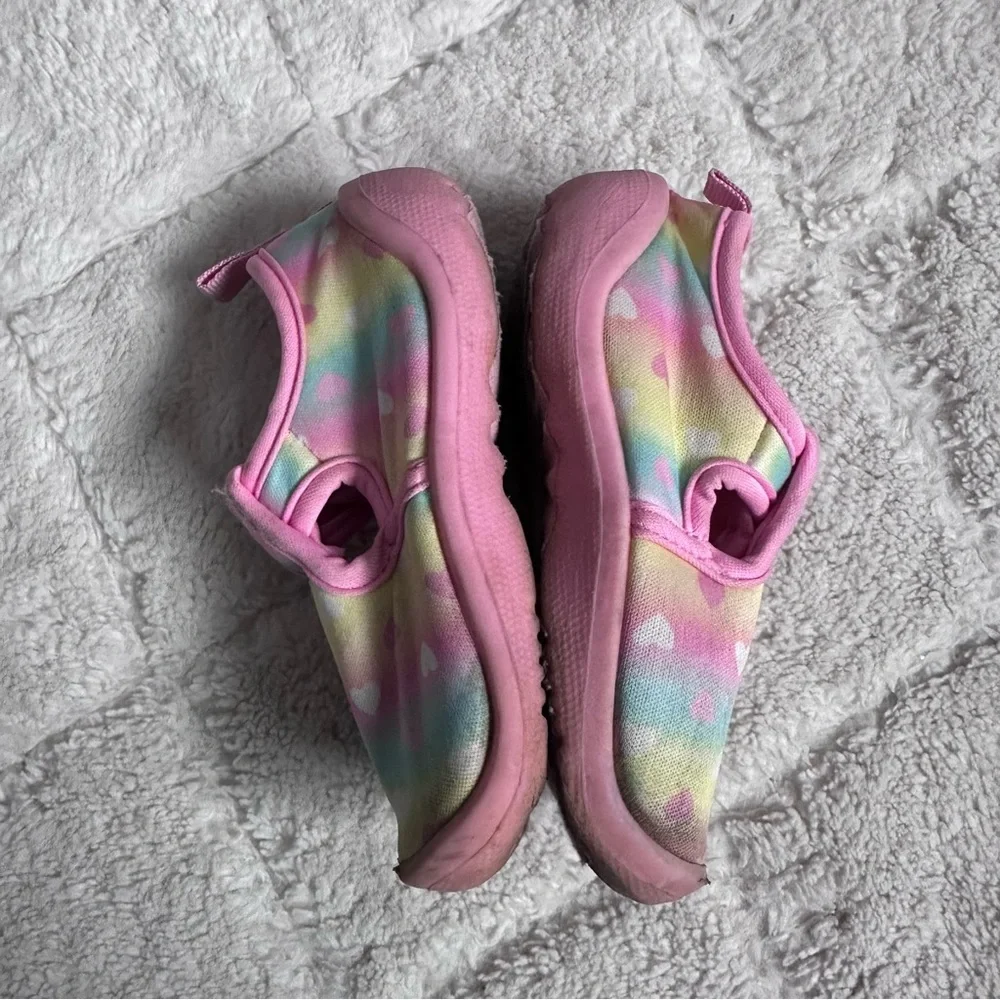 Zoogs | FLAWED Rainbow Hearts Toddler Water Shoes | Size 8